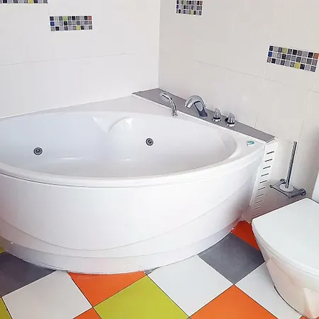 Large With Jacuzzi In Center Of *