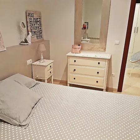 Large With Jacuzzi In Center Of Apartament